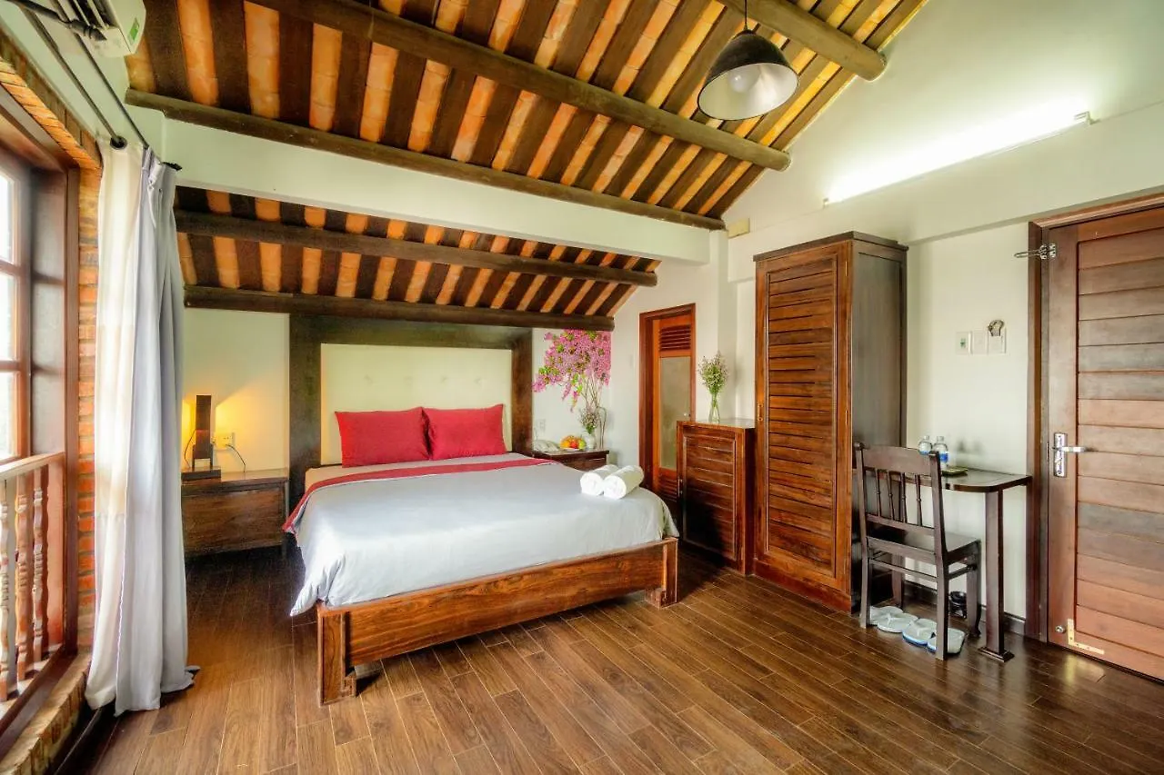 Calm House Hotel Hoi An 1